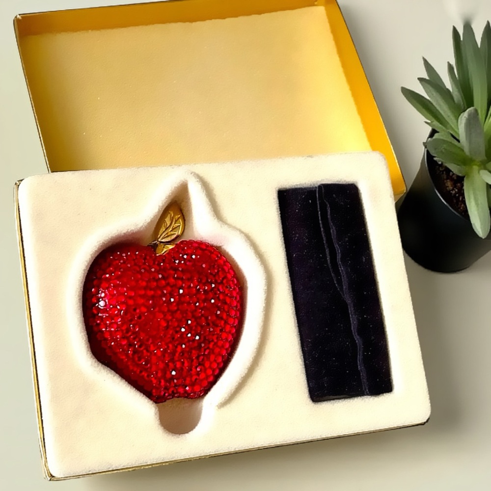 VINTAGE ESTEE Lauder 90s Handmade Lady Apple Crystal Apple
Compact Gift Set NWT